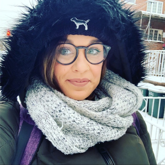 Meet your Poshers, Crissy and Jeff - Picture 6 of 7